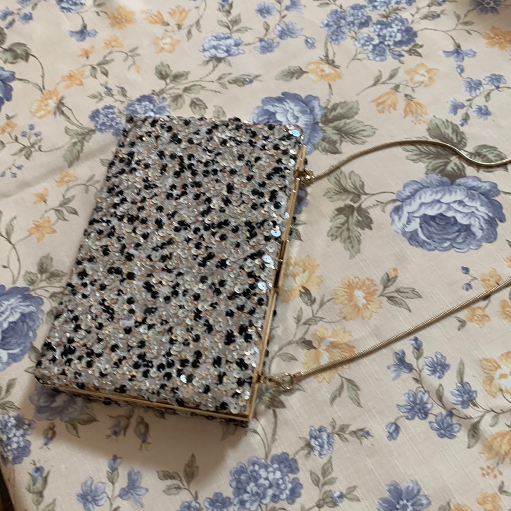Kate Spade New York ALL THAT GLITTER EMANUELLE SEQUIN CLUTCH